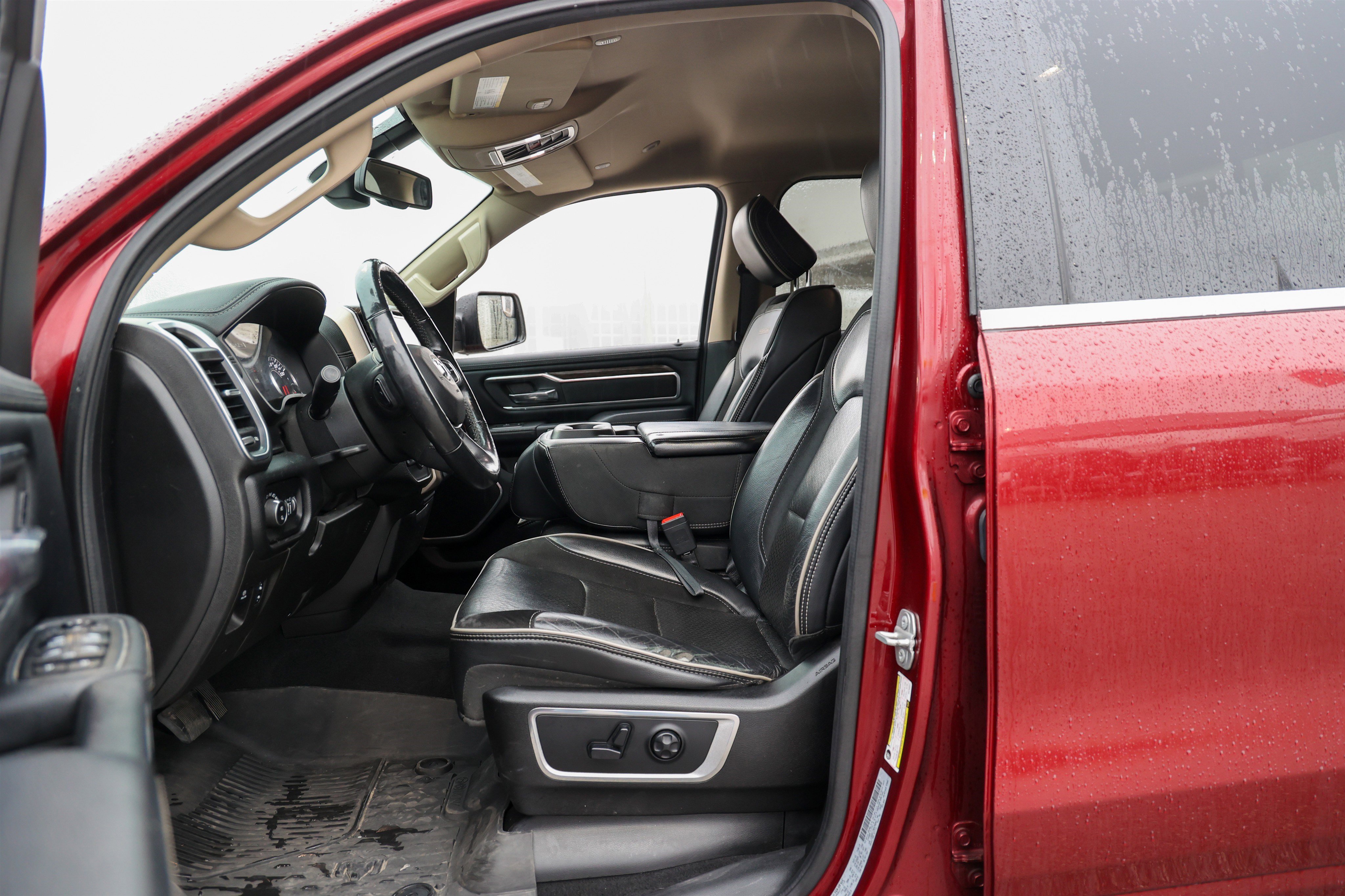 Used 2019 RAM 1500 Laramie AWD/4WD image 36