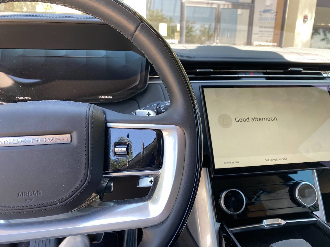 Used 2023 Land Rover Range Rover Long Wheelbase SE image 9