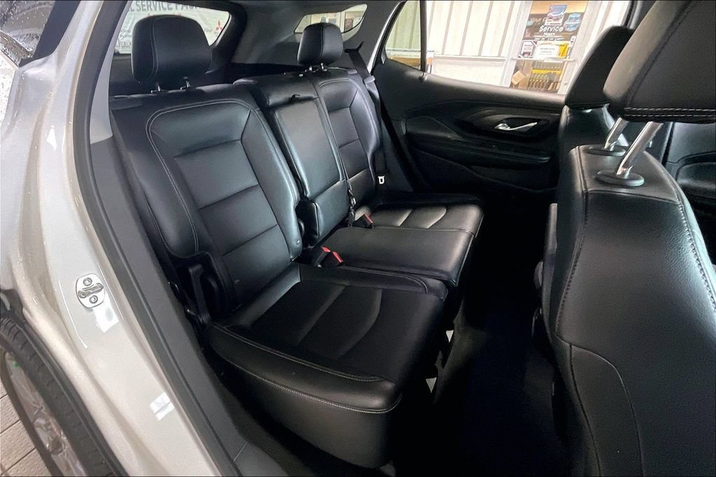 Used 2024 GMC Terrain SLT AWD/4WD image 15