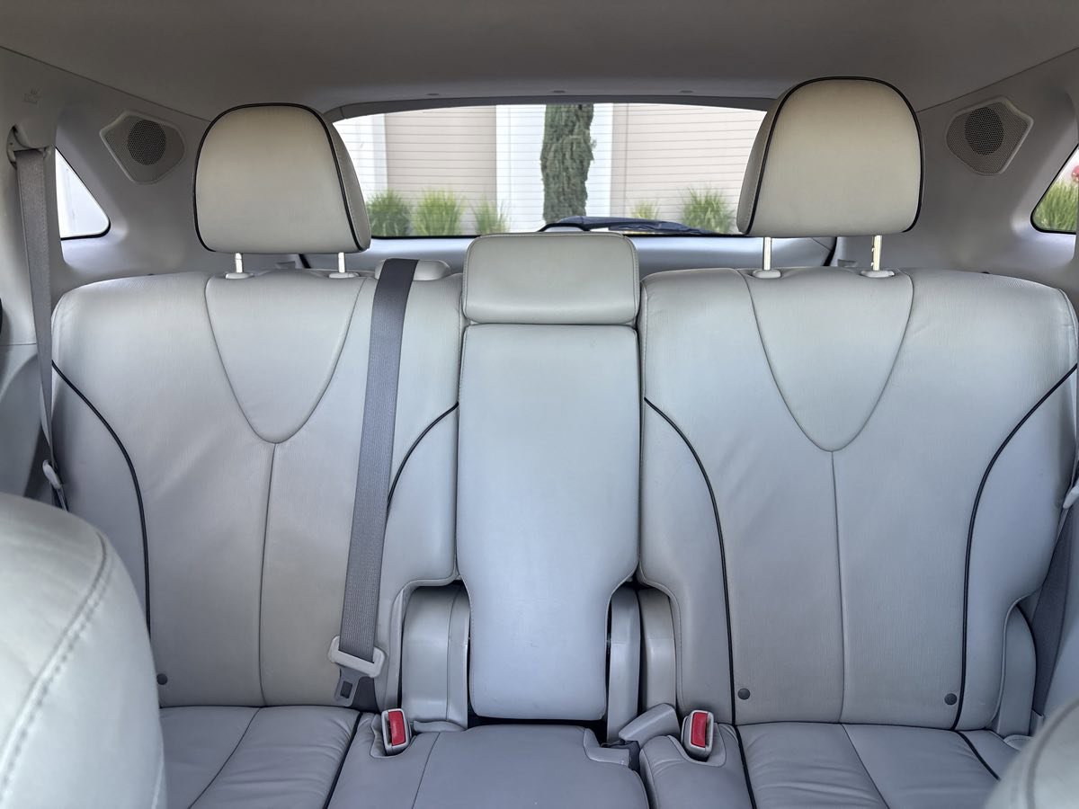 Used 2011 Toyota Venza w/ Leather Pkg image 28