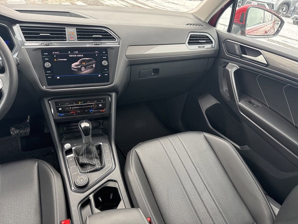 Used 2022 Volkswagen Tiguan SE w/ Panoramic Sunroof Package image 13