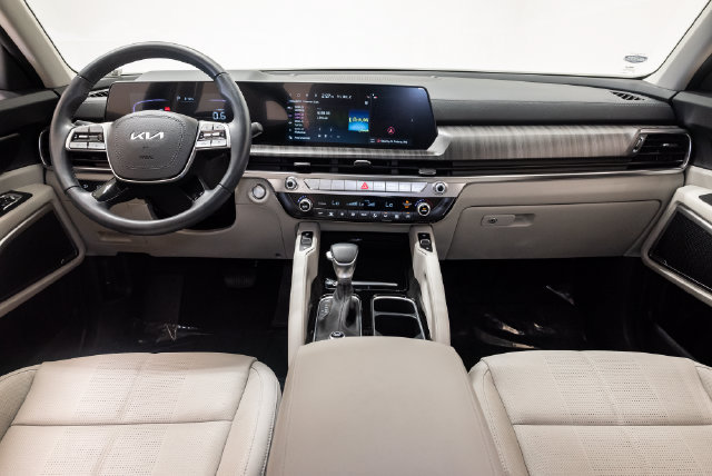 Used 2025 Kia Telluride EX w/ EX Captain's Chair Package FWD image 30