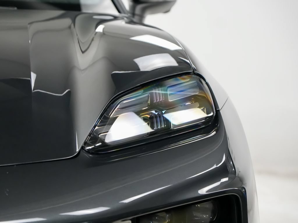 Certified 2025 Porsche Macan Electric RWD image 7