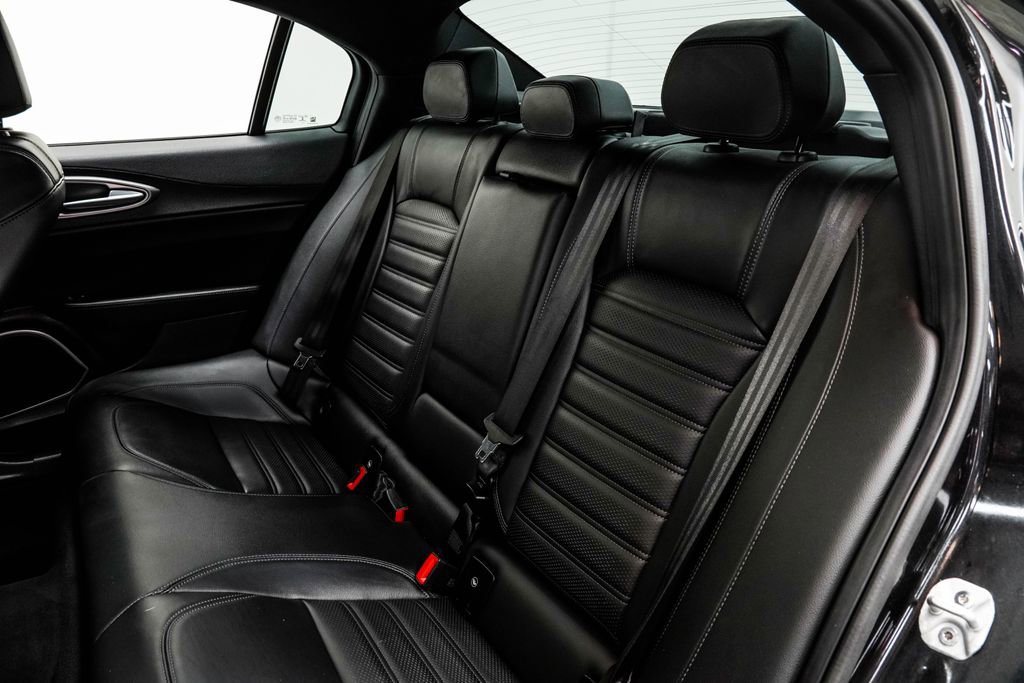 Used 2023 Alfa Romeo Giulia Veloce image 16