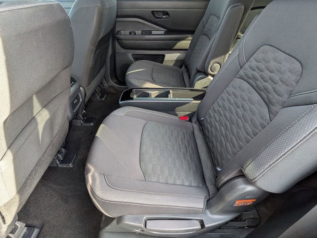 Used 2025 Nissan Pathfinder SV w/ SV Premium Package image 21
