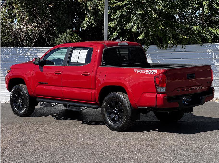 Used 2016 Toyota Tacoma TRD Sport AWD/4WD image 10