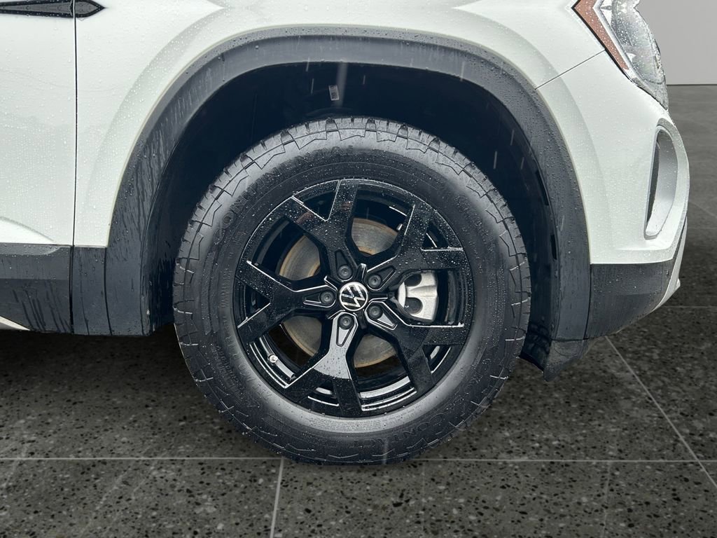 Used 2024 Volkswagen Atlas Peak Edition SE image 9