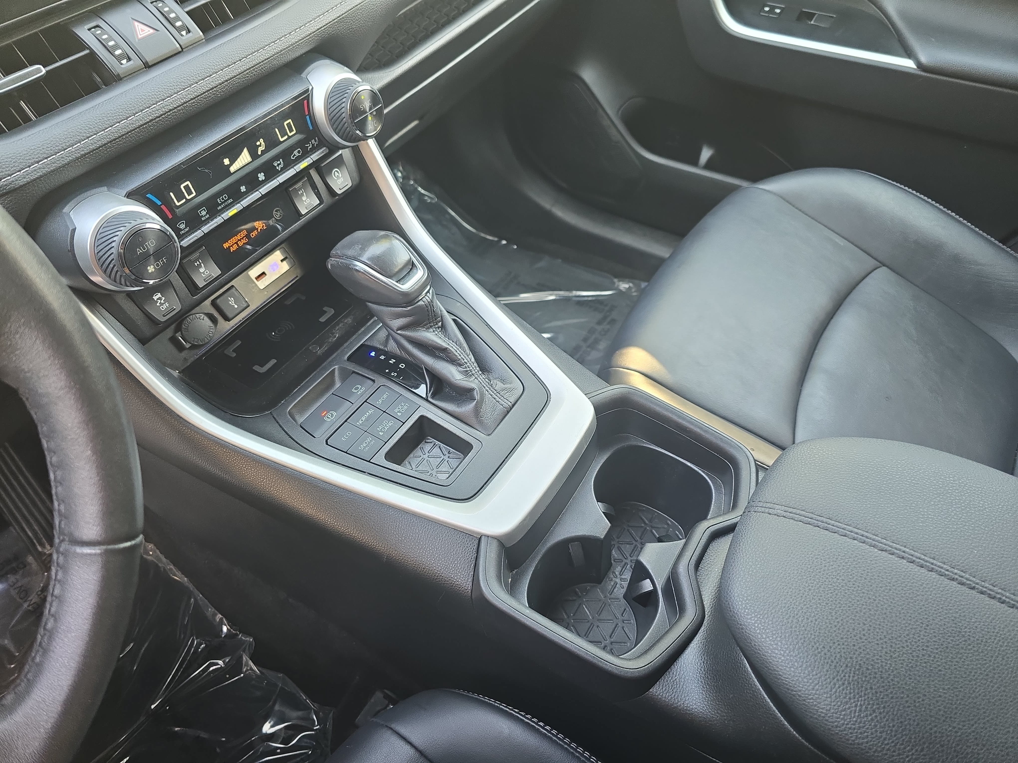 Used 2020 Toyota RAV4 XLE Premium AWD/4WD image 27