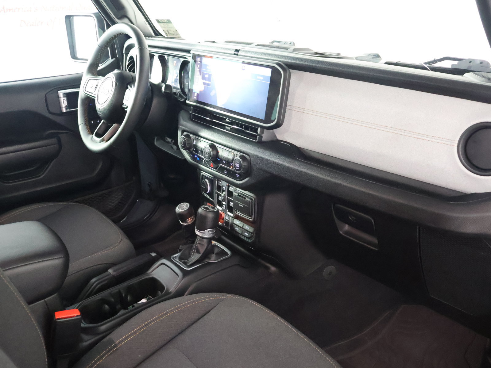 Used 2024 Jeep Wrangler Unlimited AWD/4WD image 49
