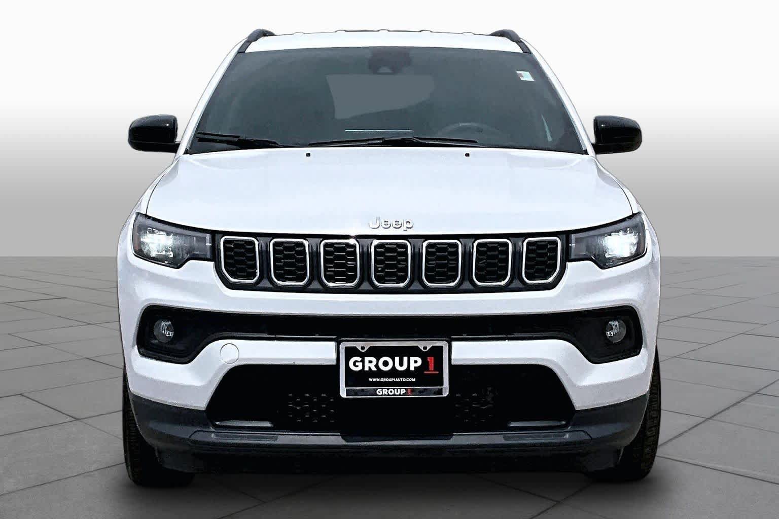 Used 2024 Jeep Compass Latitude AWD/4WD image 4