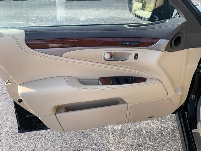Used 2014 Lexus LS 460 w/ Ultra Luxury Package RWD image 10
