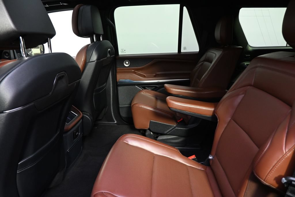 Used 2025 Lincoln Navigator Reserve AWD/4WD image 21