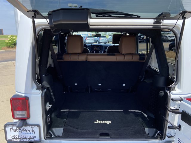 Used 2017 Jeep Wrangler Unlimited Sahara w/ Connectivity Group AWD/4WD image 26