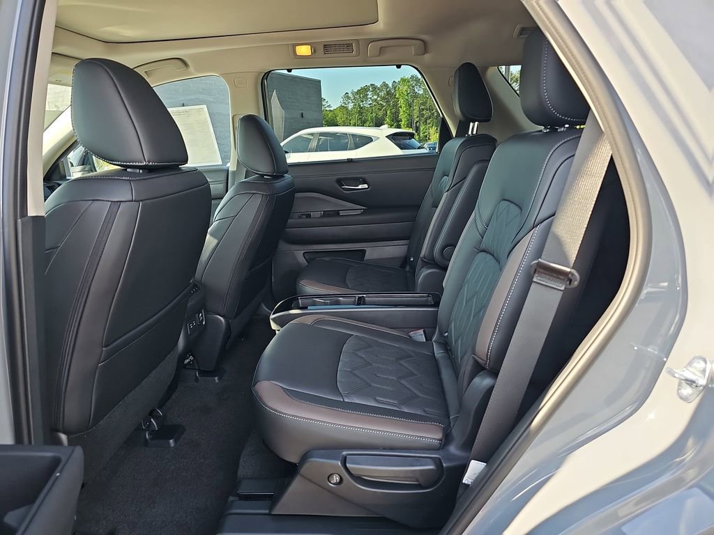 New 2026 Nissan Pathfinder Platinum FWD image 20