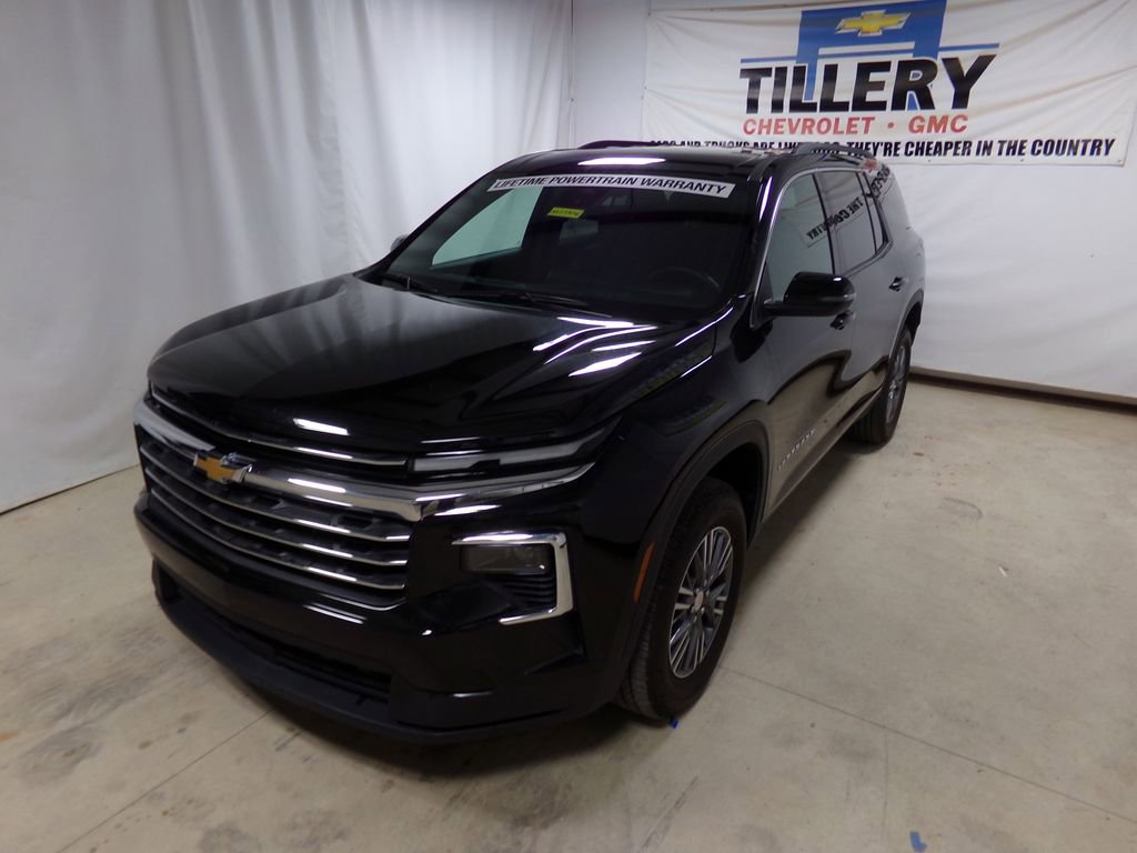 Used 2025 Chevrolet Traverse LT image 3