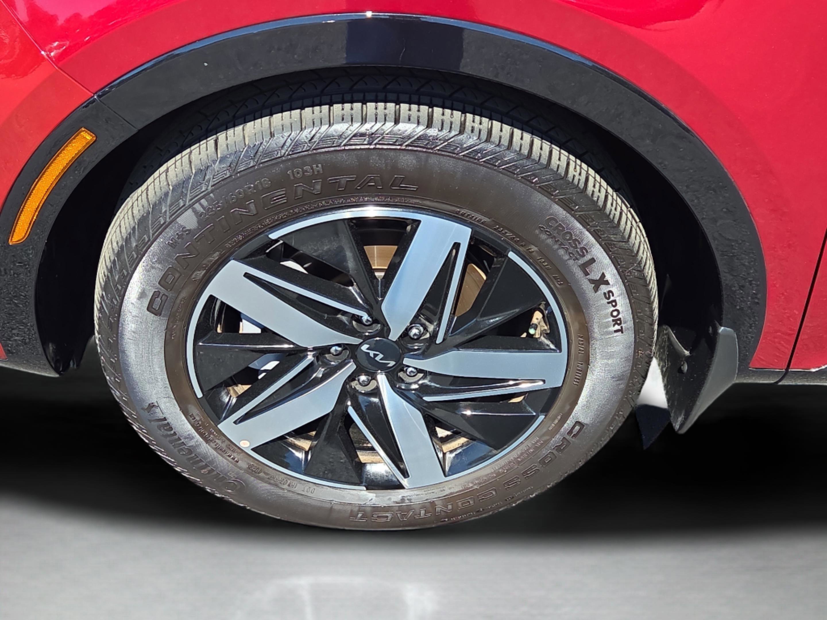 Used 2022 Kia Sorento EX w/ Panoramic Sunroof Package image 9