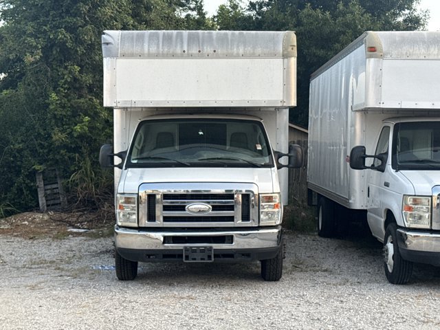Used 2016 Ford E-450 and Econoline 450 Super Duty RWD image 2