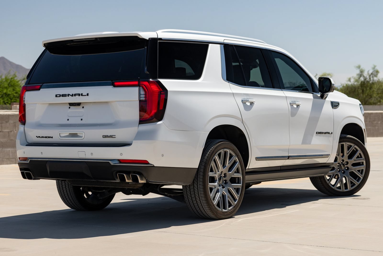 Used 2025 GMC Yukon Denali Ultimate AWD/4WD image 9