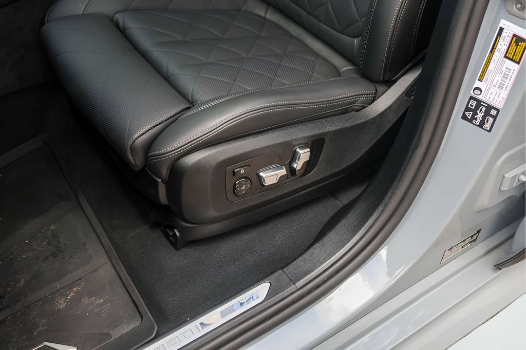 Used 2025 BMW X5 M60i AWD/4WD image 11