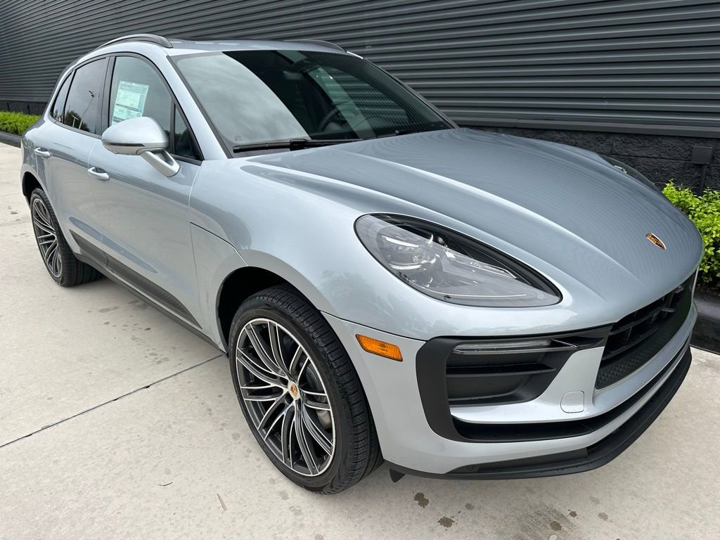 Certified 2026 Porsche Macan AWD/4WD image 11