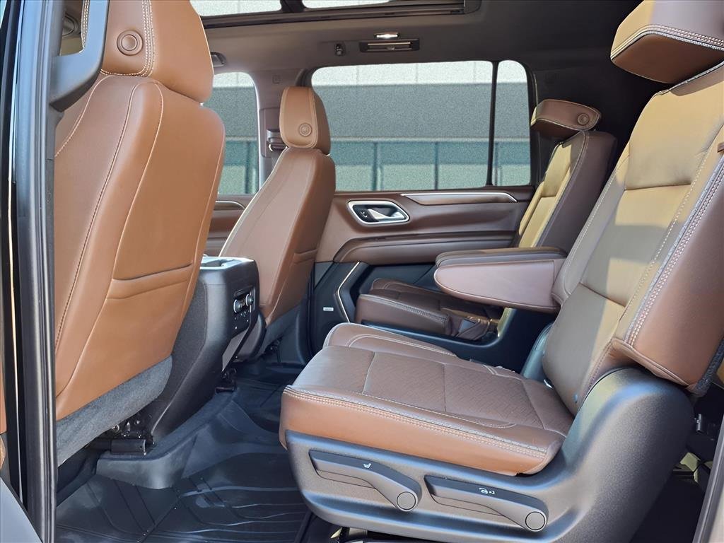 Used 2021 Chevrolet Suburban High Country w/ Premium Package image 14