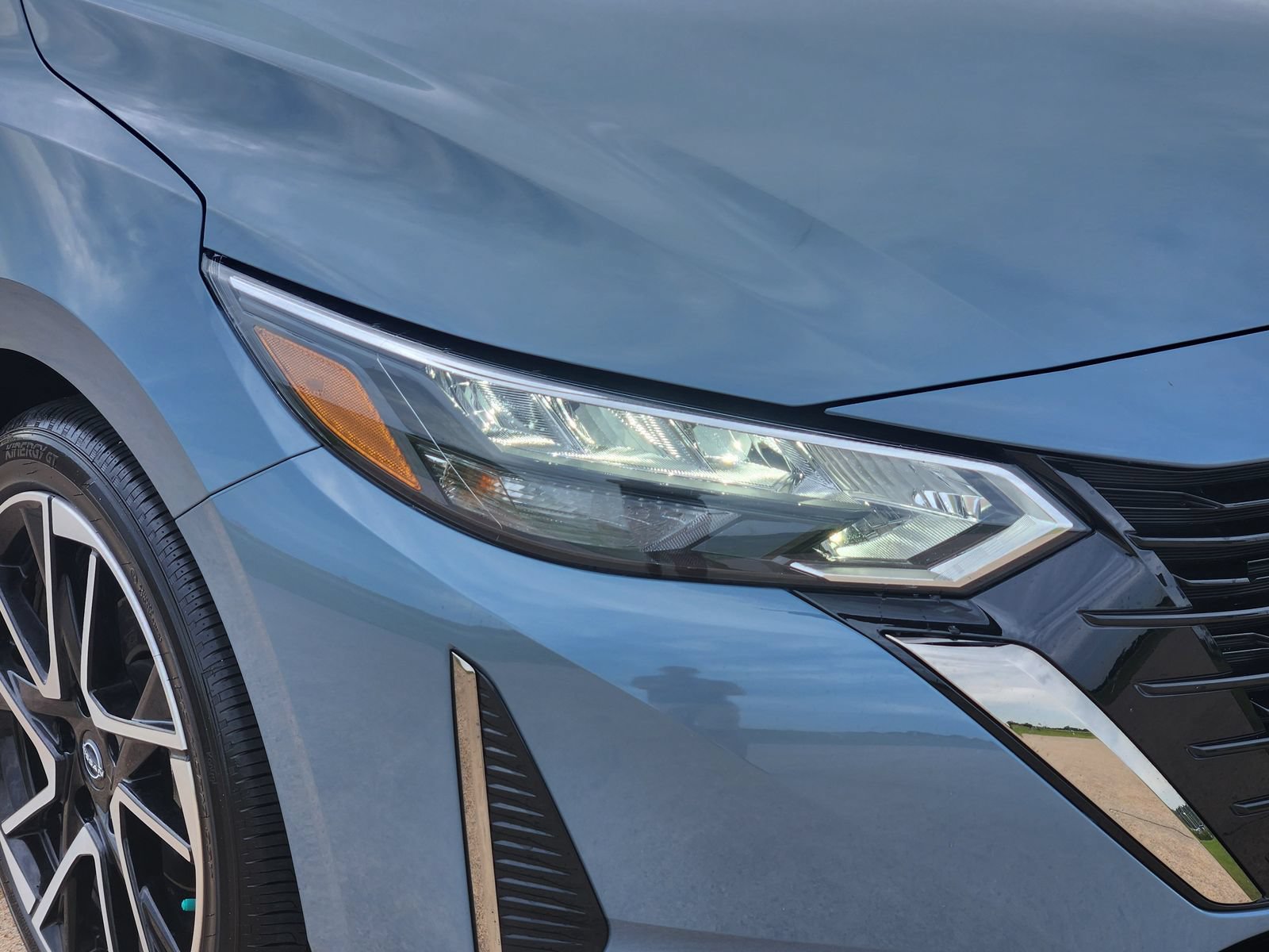 Certified 2025 Nissan Sentra SR FWD image 11
