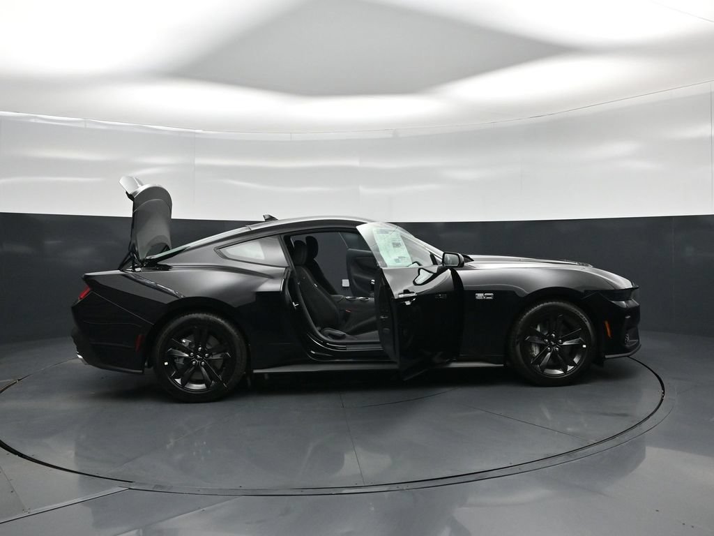 New 2026 Ford Mustang GT RWD image 4