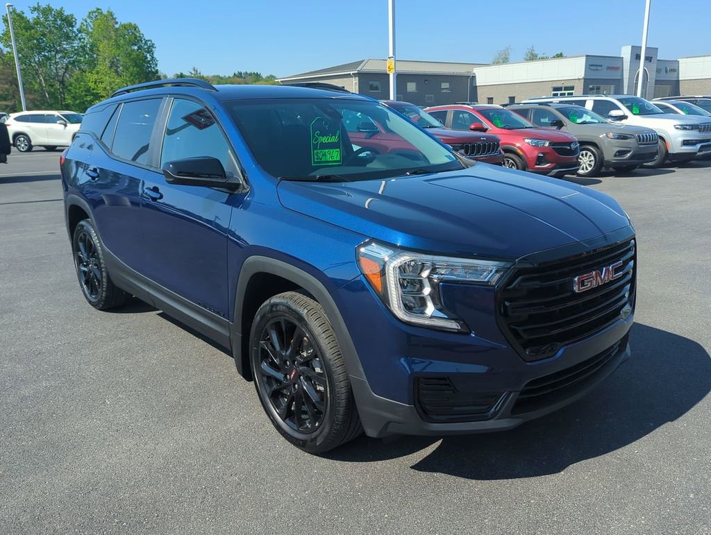 Used 2023 GMC Terrain SLE w/ Driver Convenience Package AWD/4WD image 2