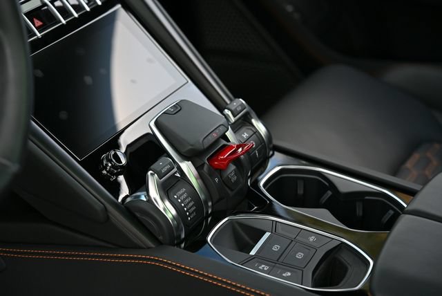 Used 2023 Lamborghini Urus S AWD/4WD image 32