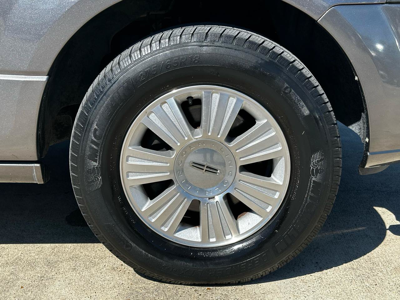 Used 2012 Lincoln Navigator 2WD image 24