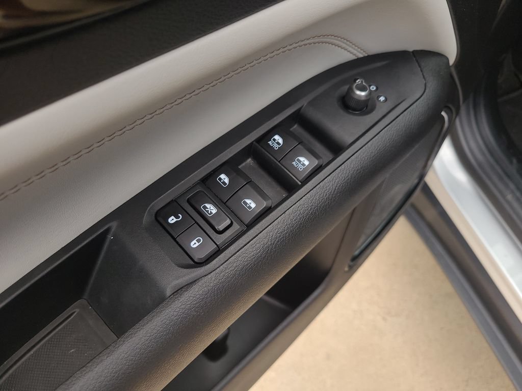 Used 2025 Jeep Compass Limited AWD/4WD image 19