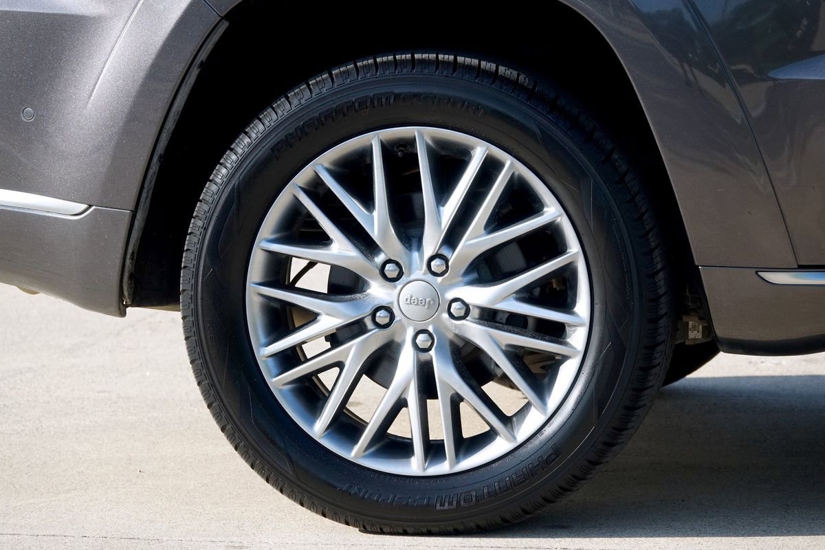 Used 2017 Jeep Grand Cherokee Summit w/ Platinum Series Group image 29