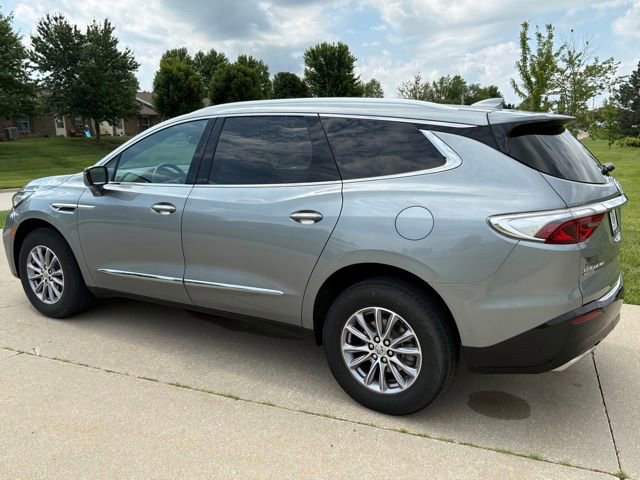 Used 2023 Buick Enclave Essence AWD/4WD image 6