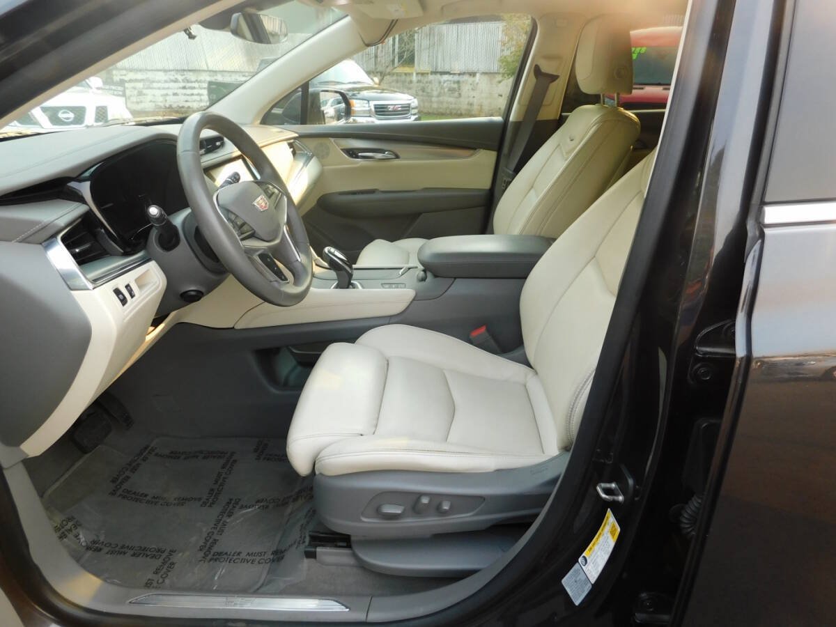 Used 2017 Cadillac XT5 Luxury w/ Driver Awareness Package AWD/4WD image 8