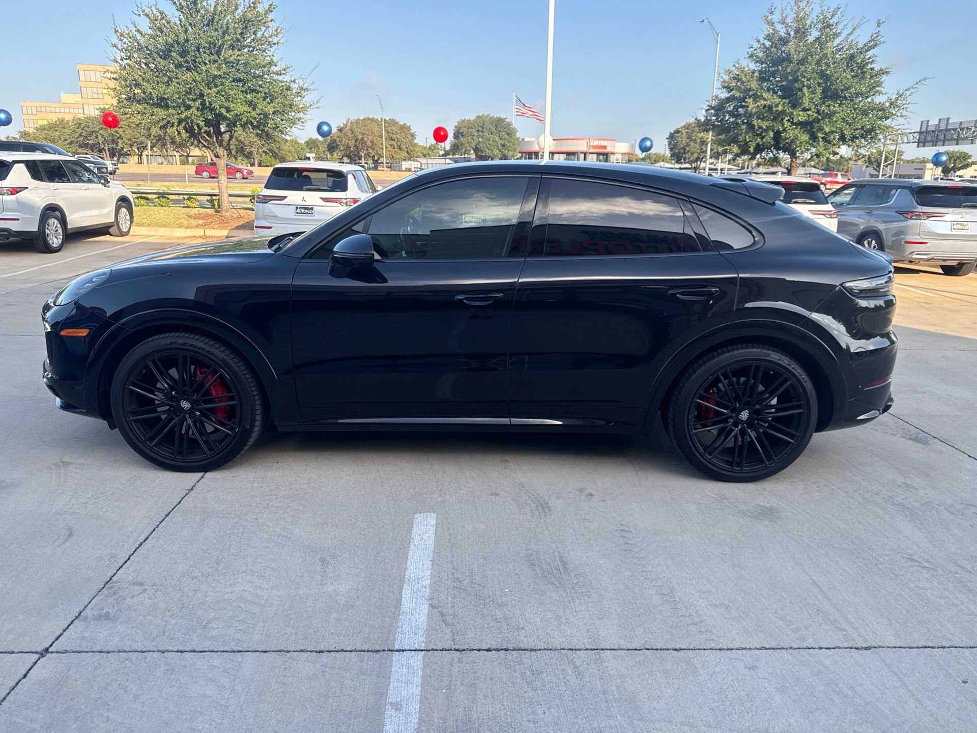 Used 2022 Porsche Cayenne GTS AWD/4WD image 3