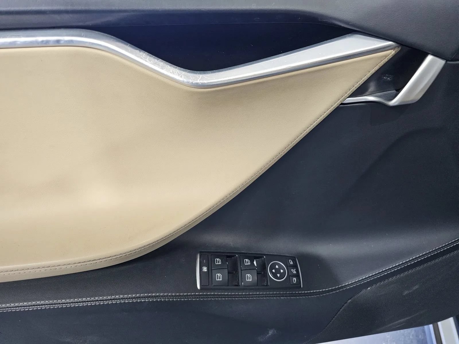 Used 2016 Tesla Model S 70 RWD image 13