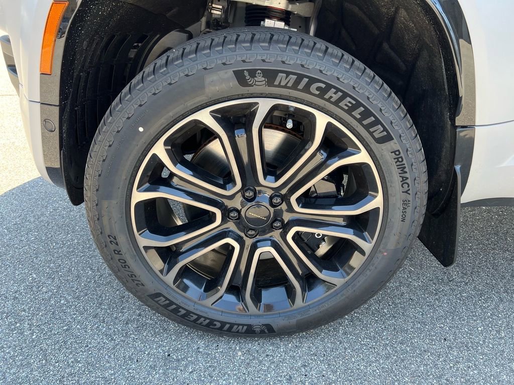 New 2026 Land Rover Defender 110 AWD/4WD image 9