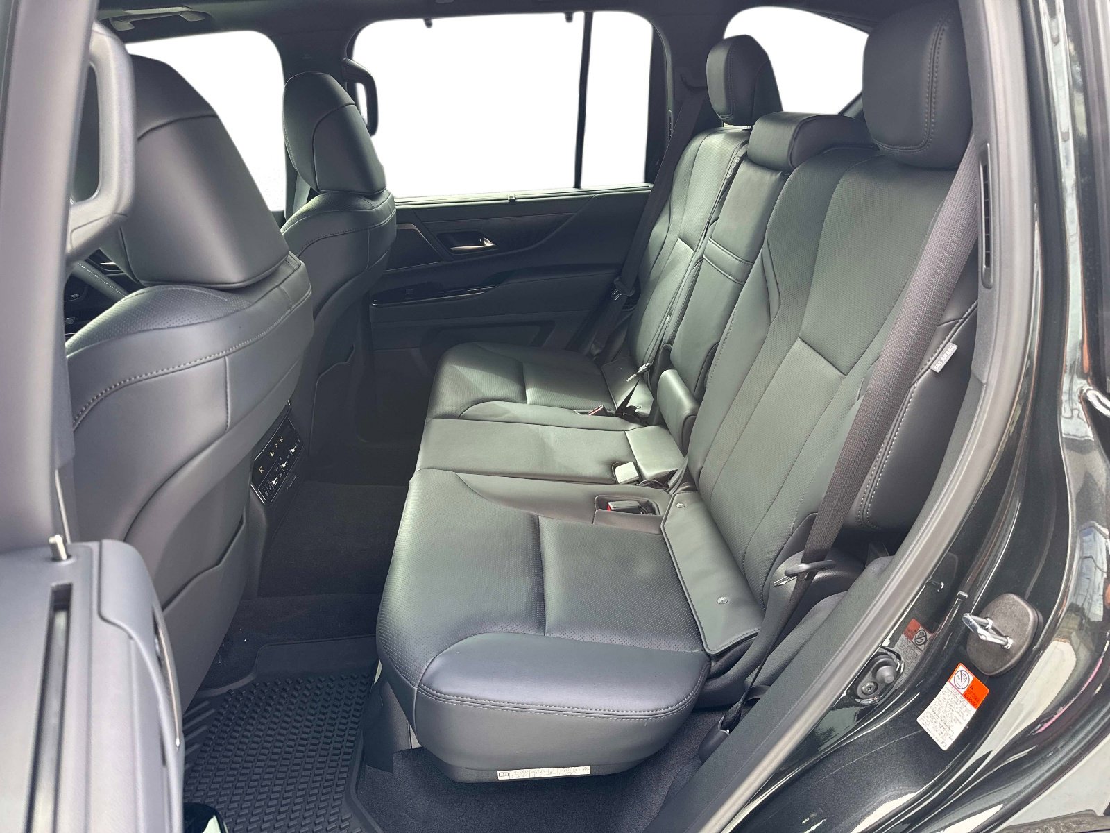 Certified 2025 Lexus LX 700h Overtrail AWD/4WD image 48