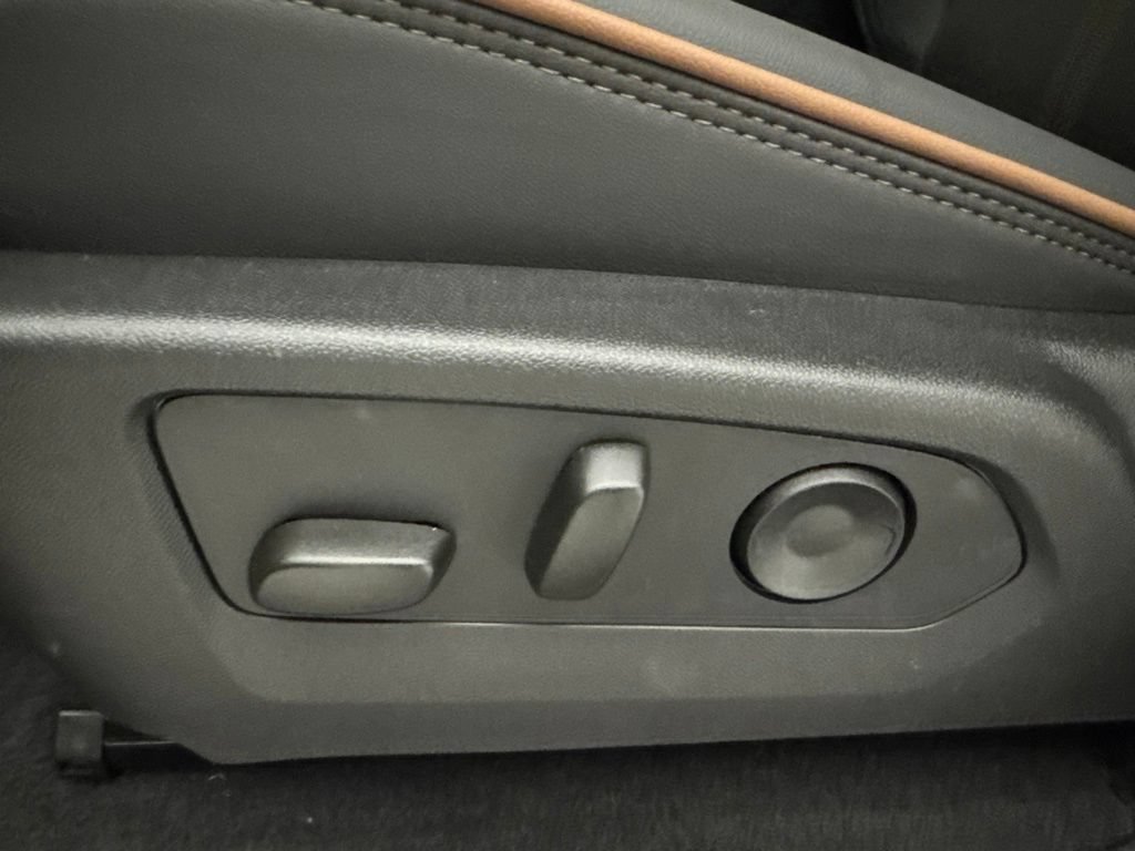 New 2026 GMC Canyon AT4 w/ Technology Plus Package AWD/4WD image 18