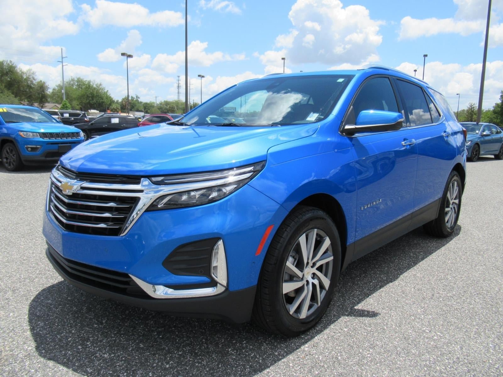 Used 2024 Chevrolet Equinox Premier FWD image 3
