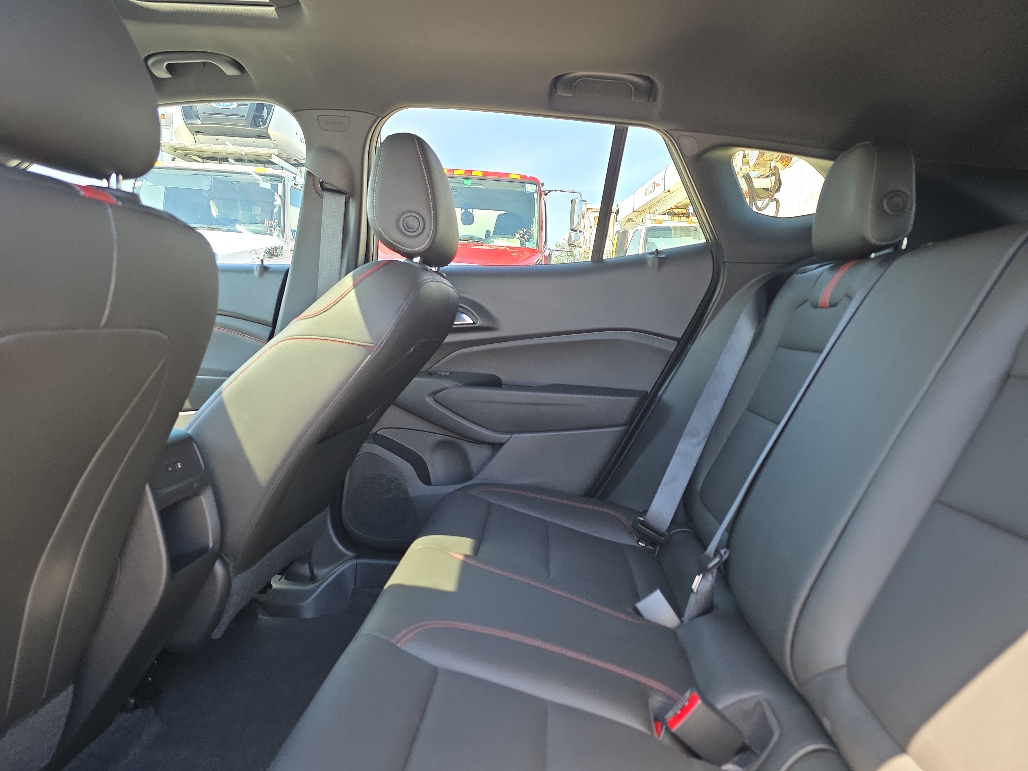 Used 2024 Chevrolet Trax RS w/ Sunroof Package image 16