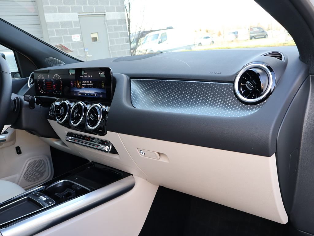 Certified 2025 Mercedes-Benz GLA 250 4MATIC image 11