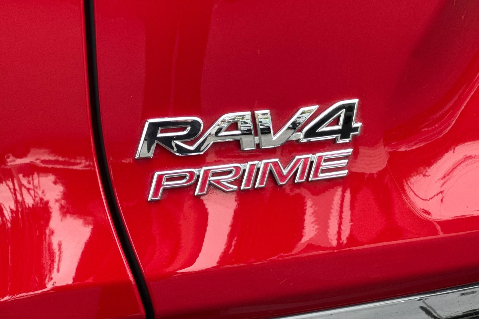 Used 2022 Toyota RAV4 SE w/ Weather & Moonroof Package AWD/4WD image 28