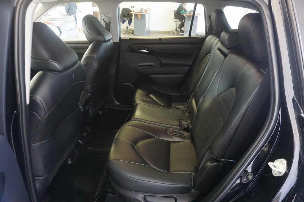 Certified 2023 Toyota Highlander XLE image 19