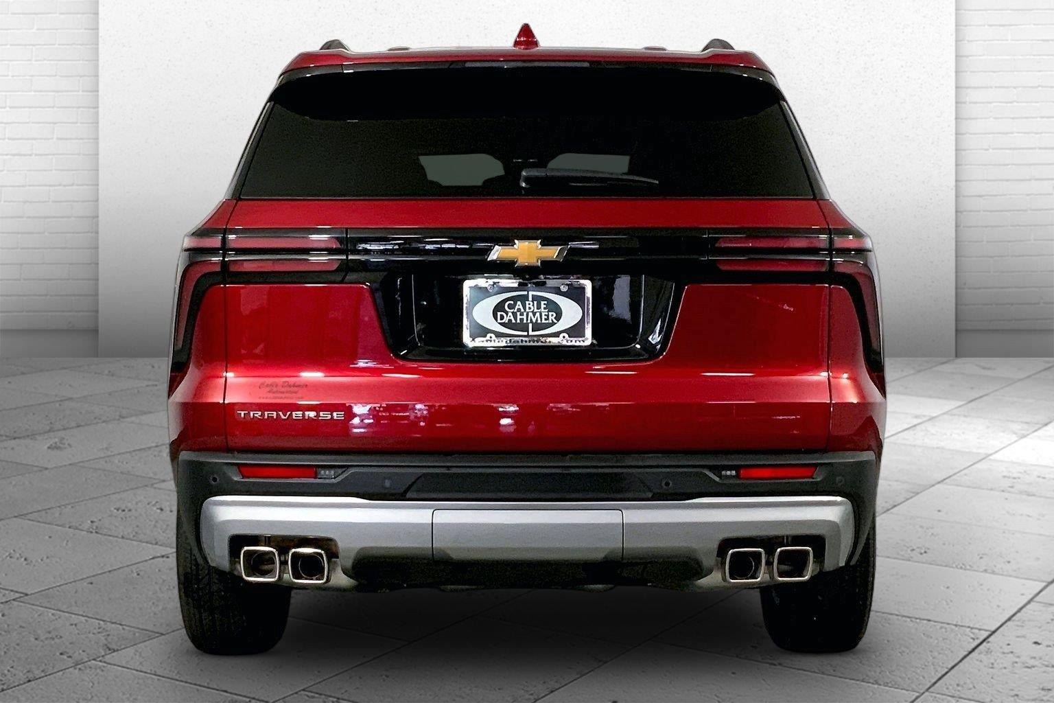 Used 2026 Chevrolet Traverse LT w/ Driver Confidence Package FWD image 3