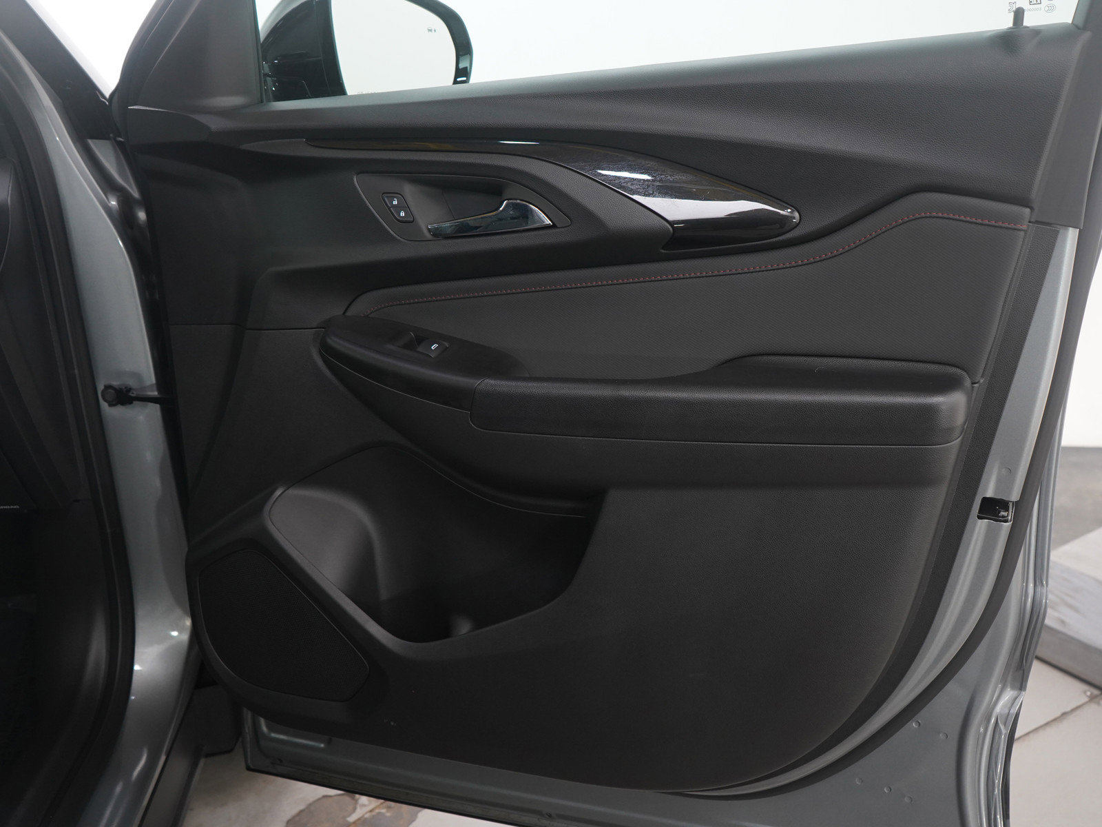 Used 2023 Chevrolet TrailBlazer RS w/ Convenience Package image 9