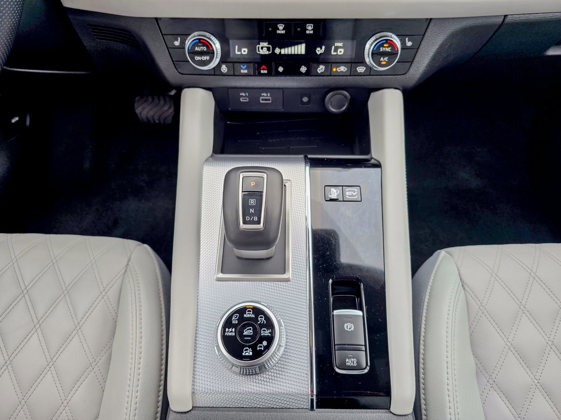 Used 2024 Mitsubishi Outlander SEL image 22