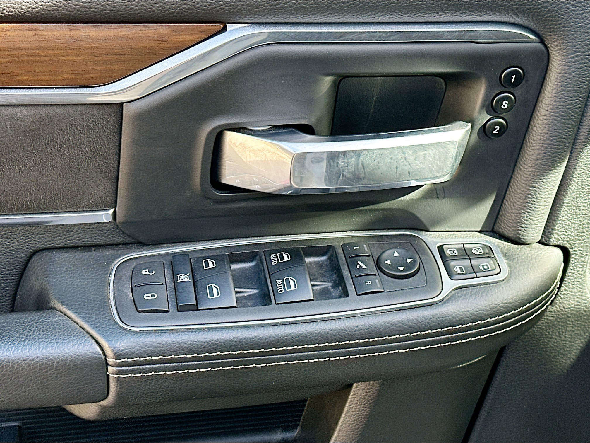 Used 2024 RAM 2500 Laramie image 15