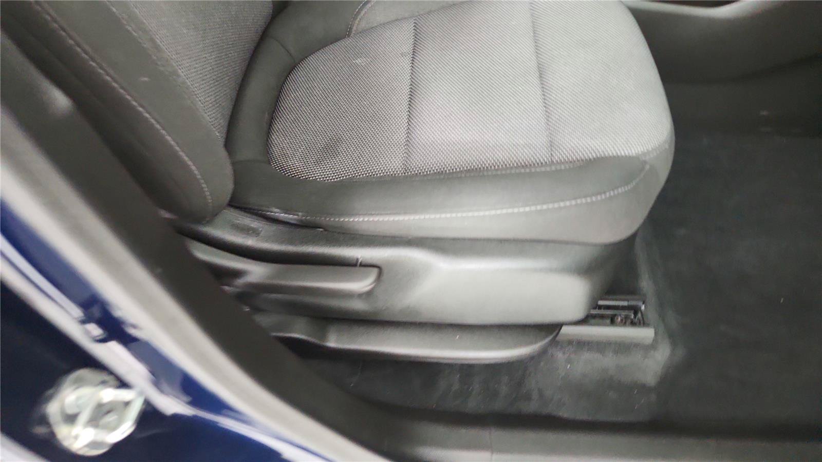 Used 2023 Chevrolet Traverse LT FWD image 21