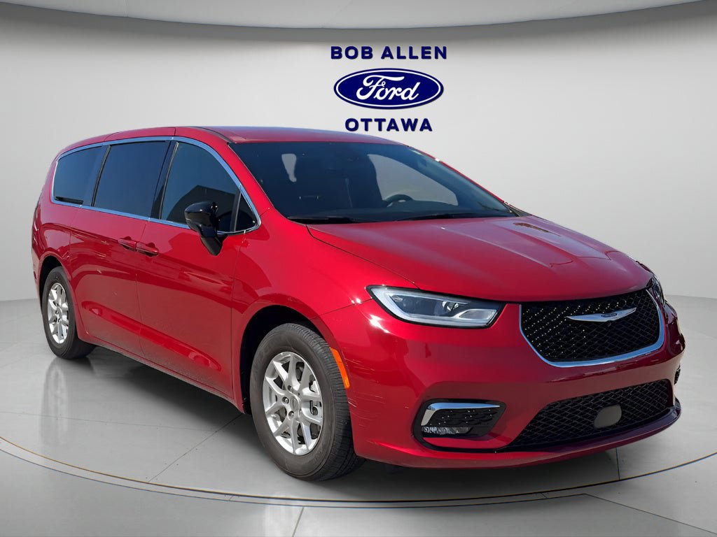 Used 2025 Chrysler Pacifica Select FWD image 11